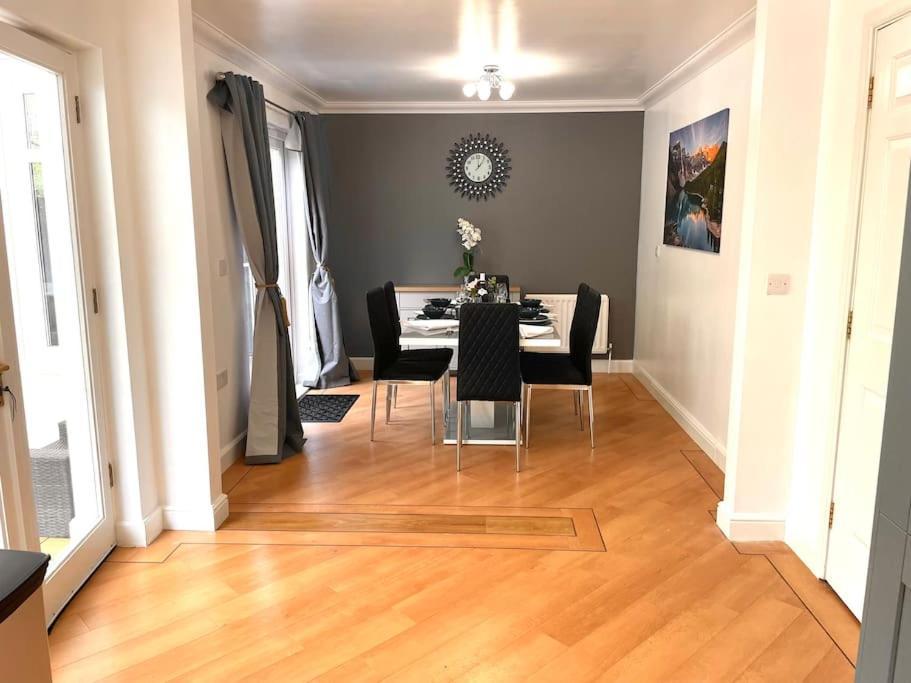 The Woodlands, Shortstay, Ideal For Families, Relocation, Contractors, Travel Stay Хорли Екстериор снимка