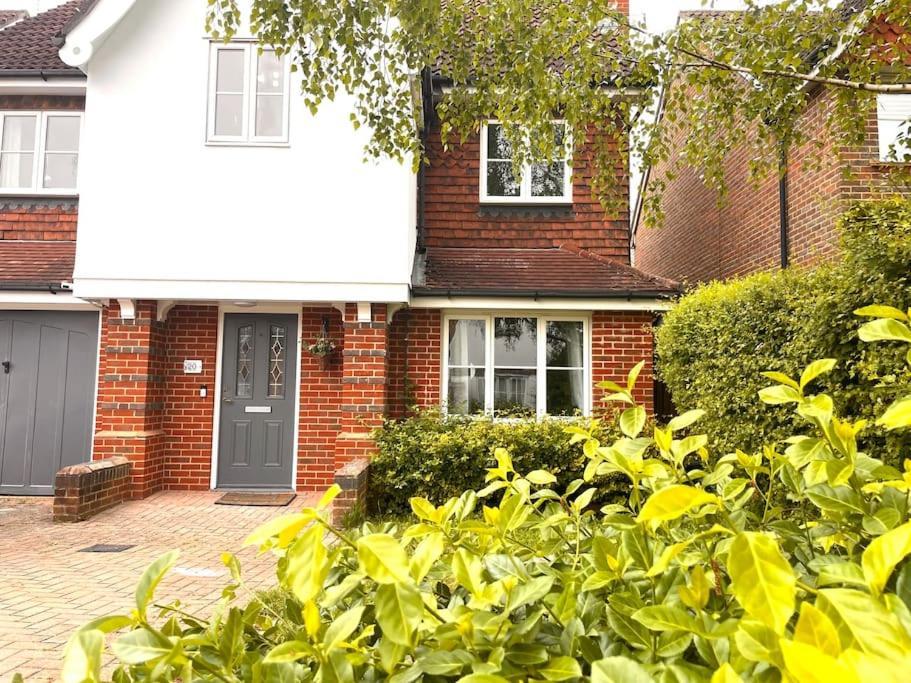 The Woodlands, Shortstay, Ideal For Families, Relocation, Contractors, Travel Stay Хорли Екстериор снимка