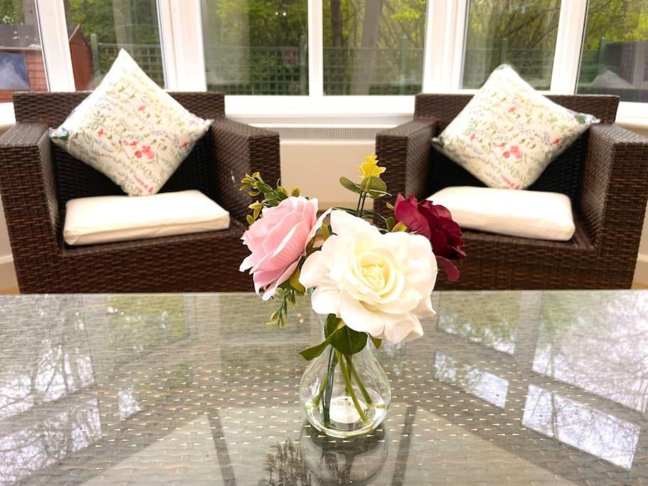 The Woodlands, Shortstay, Ideal For Families, Relocation, Contractors, Travel Stay Хорли Екстериор снимка