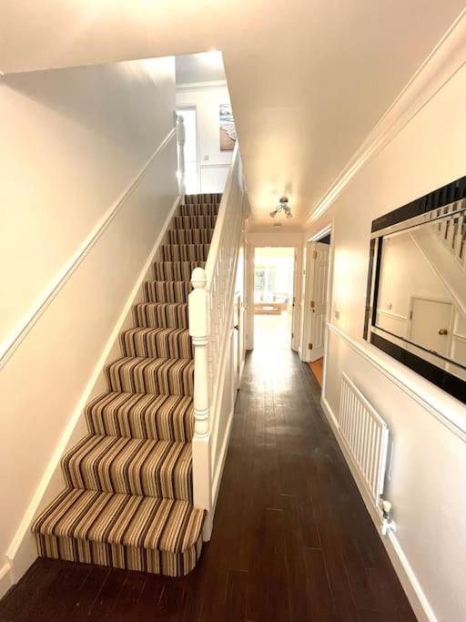 The Woodlands, Shortstay, Ideal For Families, Relocation, Contractors, Travel Stay Хорли Екстериор снимка